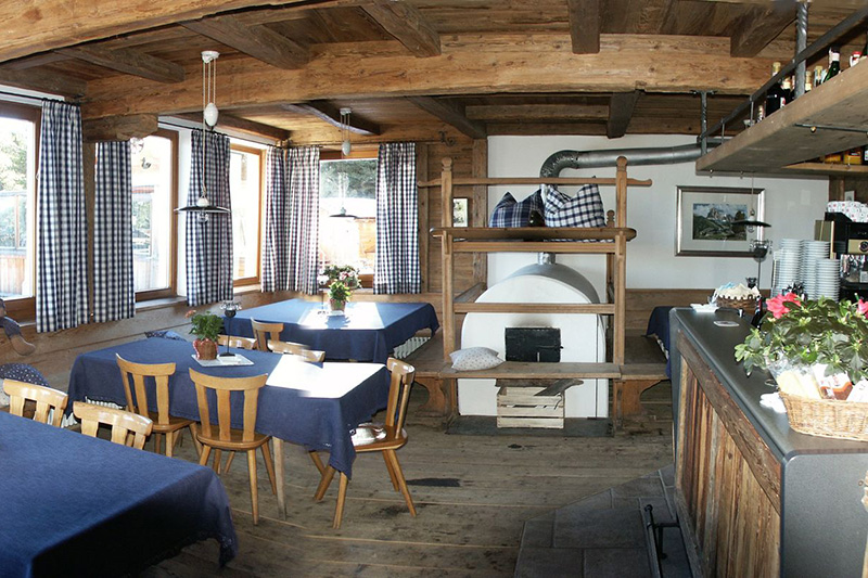 Zum Resciesa Chalet gehört auch ein Restaurant mit zwei schönen Tiroler Stuben
