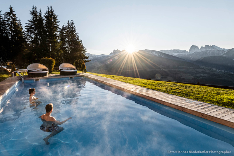 Ganzjährig beheizt (32 °C) ist der neue Panorama-Pool ein besonderes Erlebnis