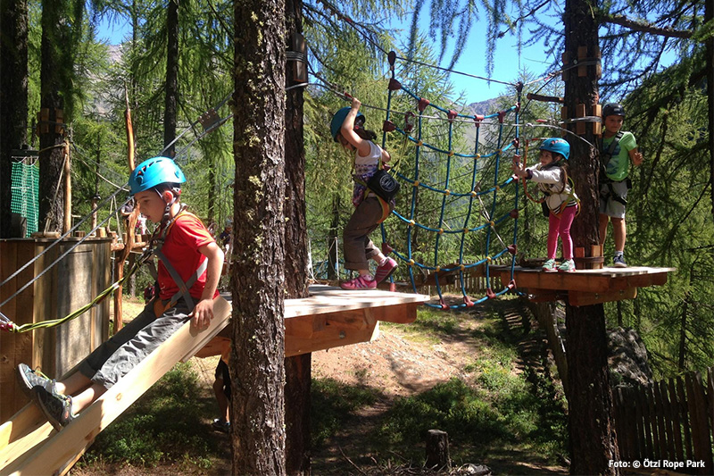 Spaß und Abenteuer auf dem Kinderparcour im Ötzi Rope Park Schnalstal