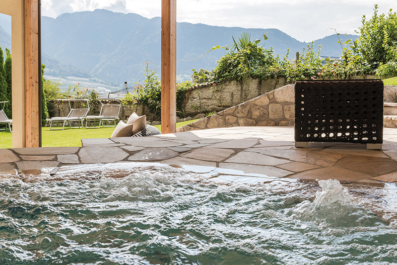 Wellnessurlaub in Dorf Tirol mit Wasserwelt und Saunalandschaft