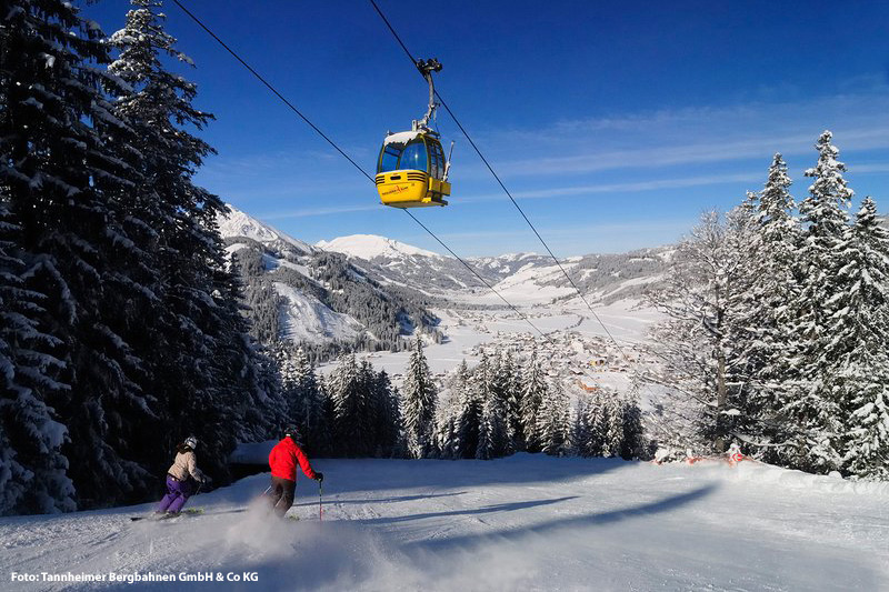 Abfahrtski im Skigebiet Zöblen