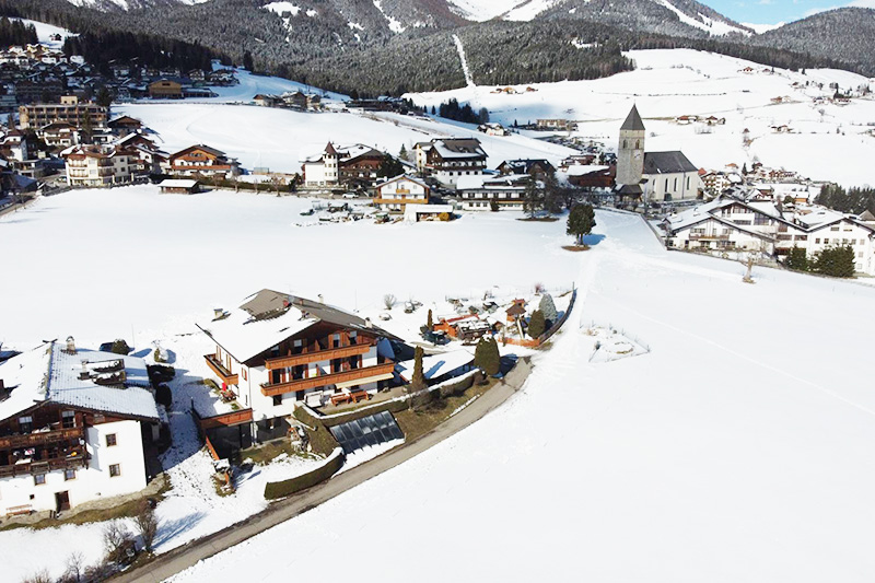 Winterurlaub in der Residence Condor in der Skiregion Gitschberg Jochtal in Südtirol - vom Haus sind es nur 300 m bis zur Skipiste