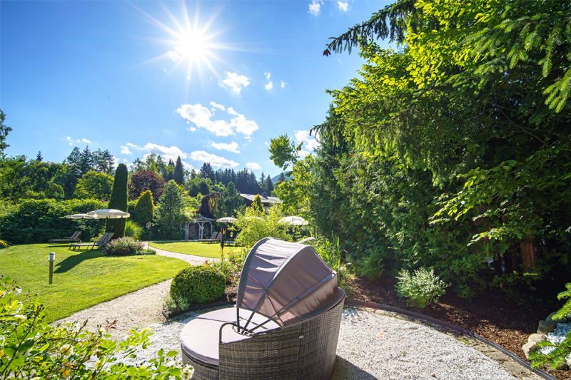 Sonnenstrahlen im Garten tanken