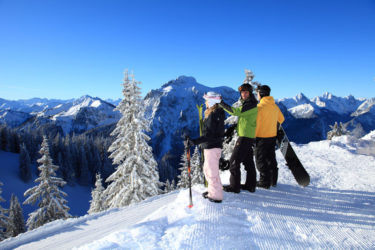 Extra Spaß beim Snowboarden versprechen die Funparks an der Alpspitze und am Hahnenkamm in Reutte