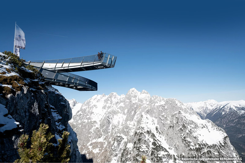 Aussichtsplattform AlpspiX (19 km, 29 Minuten von Eschenlohe zur Alpspitzbahn Talstation)