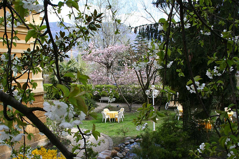 Herrliche und weitläufige Gartenlandschaft