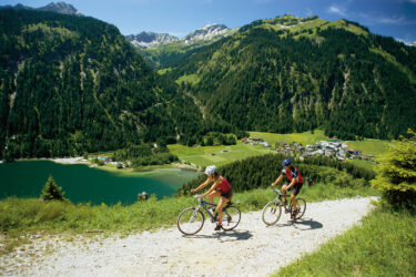 Entspannung und Action erlebst Du bei einem Alpenurlaub am See