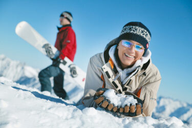 Multifunktionale Outdoor-Kleidung ist das Richtige für einen Tag im Schnee