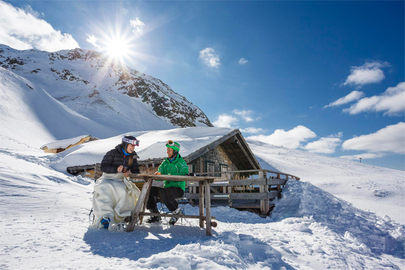 Im Skigebiet Meran 2000 sind die Hütten sowohl für Skifahrer als auch für Wanderer unkompliziert zu erreichen