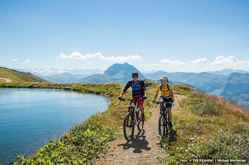 Mit dem Mountainbike auf die Streif-Abfahrt - der Wintersport-Berg ist auch für Biker zugänglich