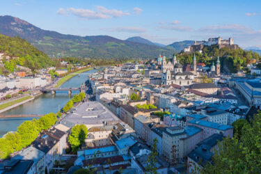 Salzburg gilt als eine der fahrradfreundlichen Städte Österreichs. Von hier aus können Radfreunde die Umgebung bei kleinen oder größeren Touren erkunden