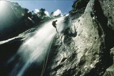 Canyoning in den Alpen - Adrenalin und WOW-Effekt am und im Wasser