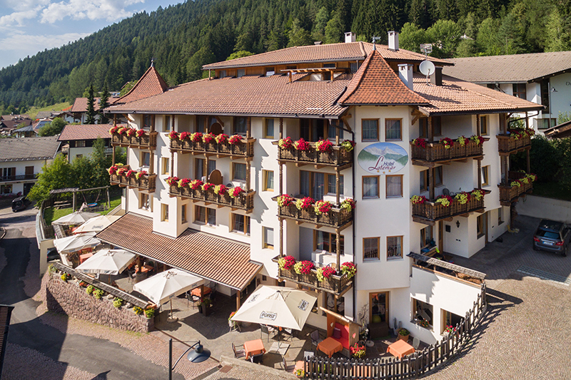 Sommerurlaub im Dorfhotel Moar am Latemar im Eggental