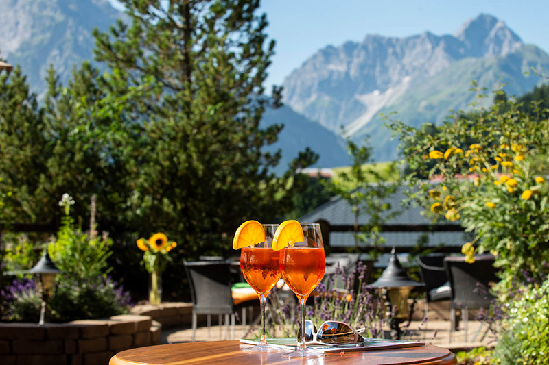 Bergauszeit auf der Sonnenterrasse im Kleinwalsertal