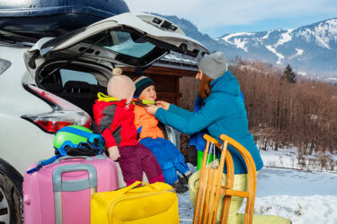 Gut vorbereitet im Schnee: Warme Kleidung, Extras, Snacks und Spiele